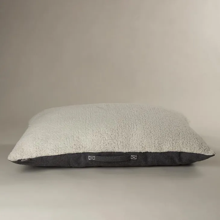 Couchage pour chien coloris gris coussin Scruffs Eco Eden - Taille L 100 x 70 cm