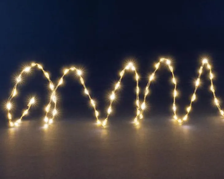 Guirlande lumineuse à 300 micro-LED blanc chaud intense sur câble argent - 4,8 m