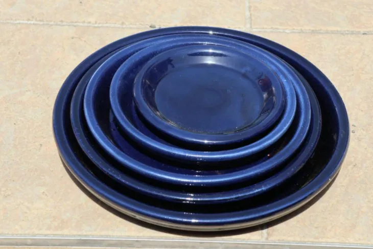 Soucoupe en terre cuite émaillée bleu Nuit étoilée Les Poteries d’Albi - Ø 36 cm
