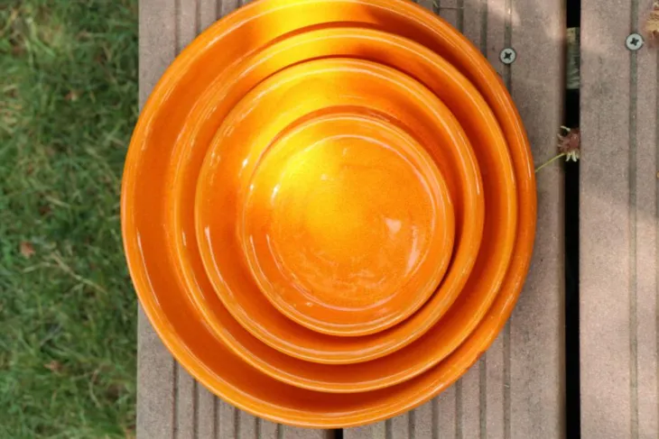 Soucoupe en terre cuite émaillée orange Savane Les Poteries d’Albi - Ø 18 cm