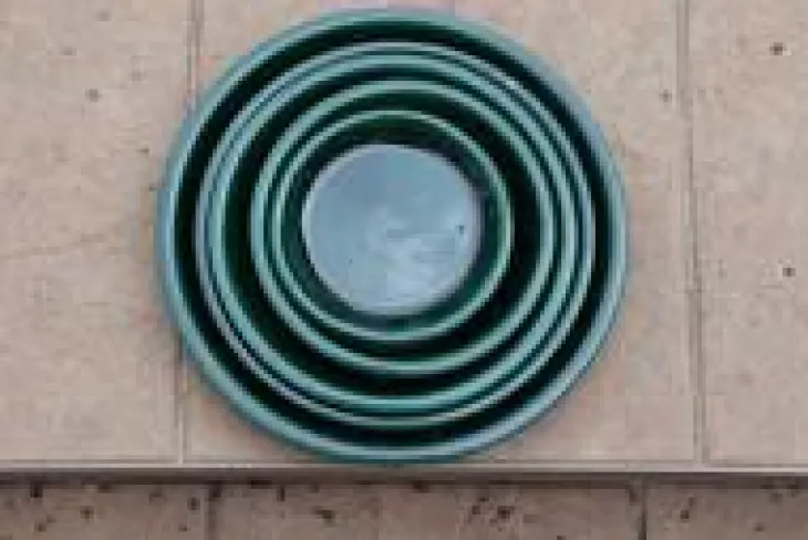 Soucoupe en terre émaillée vert Jade Les Poteries d’Albi - Ø 18 cm